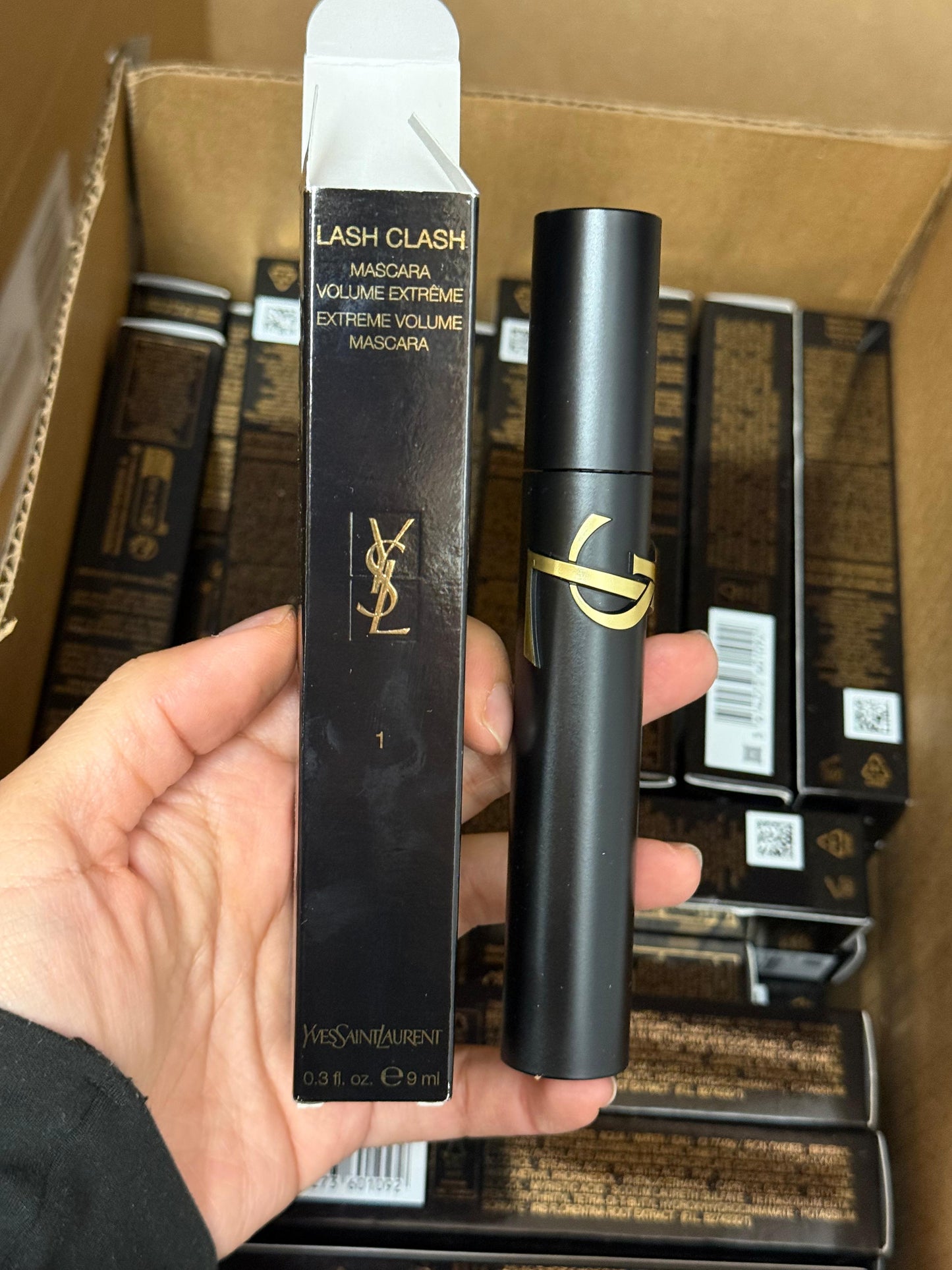 Yves Saint Laurent
Lash Clash Extreme Volume Mascara