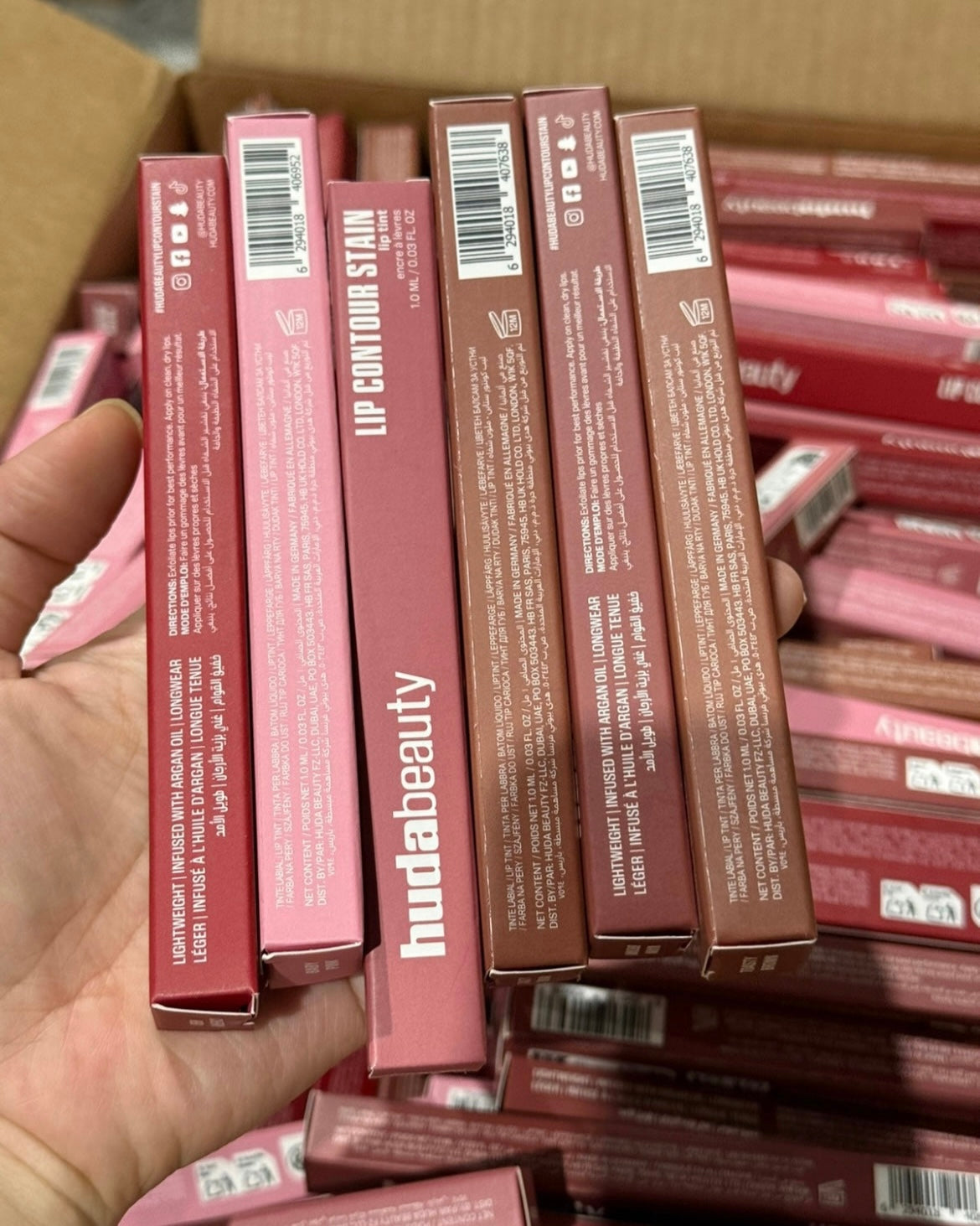 HUDA BEAUTY 
Lip Contour Lip Stain for 12-Hour Wear