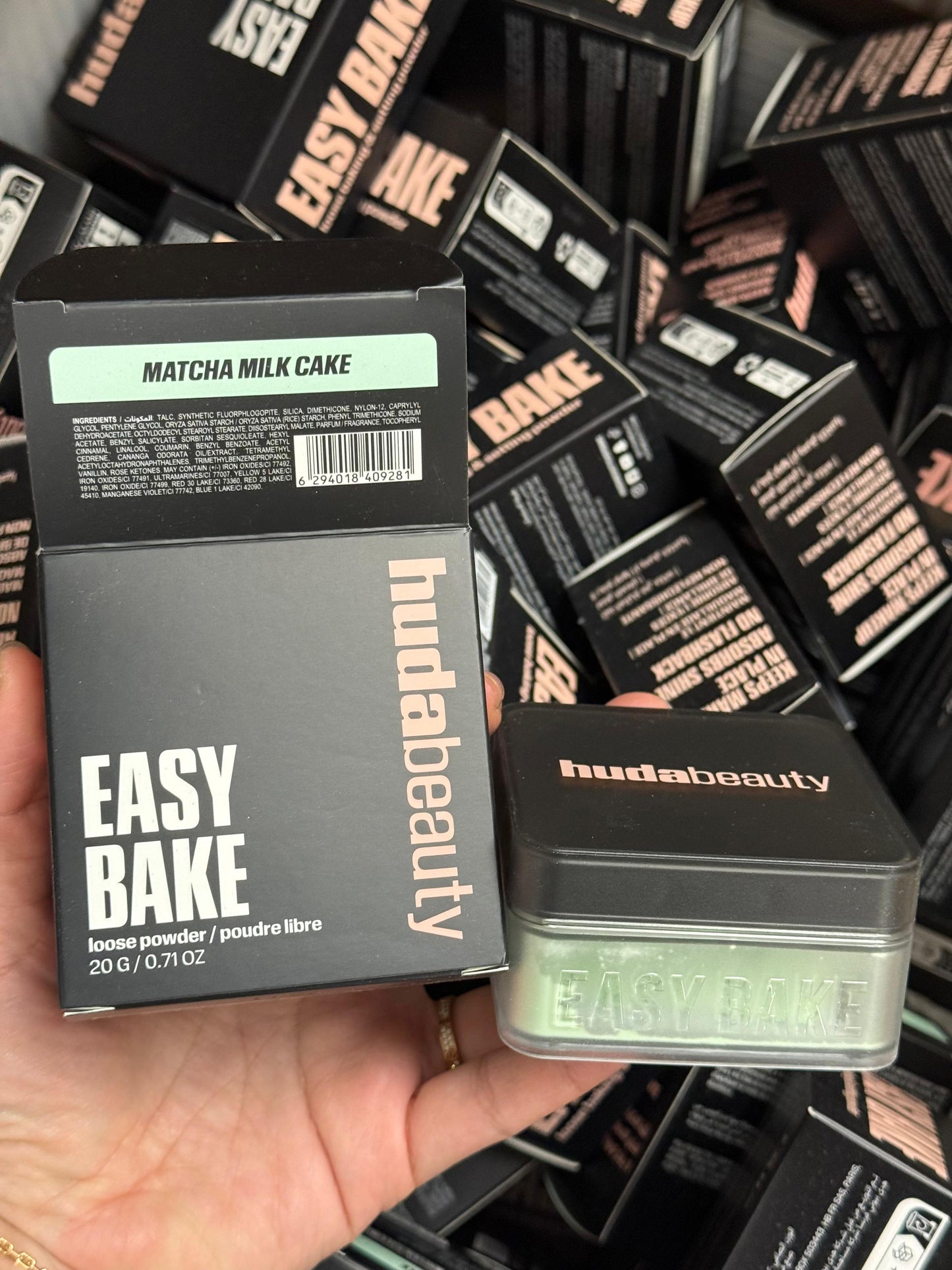 HUDA BEAUTY Easy Bake Blurring Loose Baking & Setting