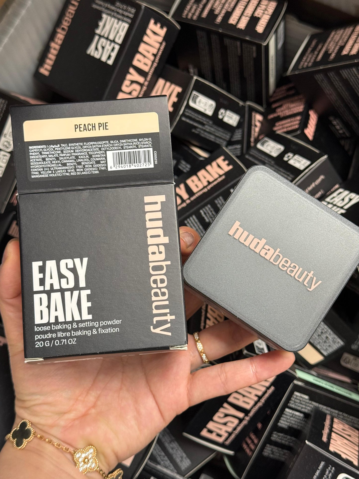 HUDA BEAUTY Easy Bake Blurring Loose Baking & Setting