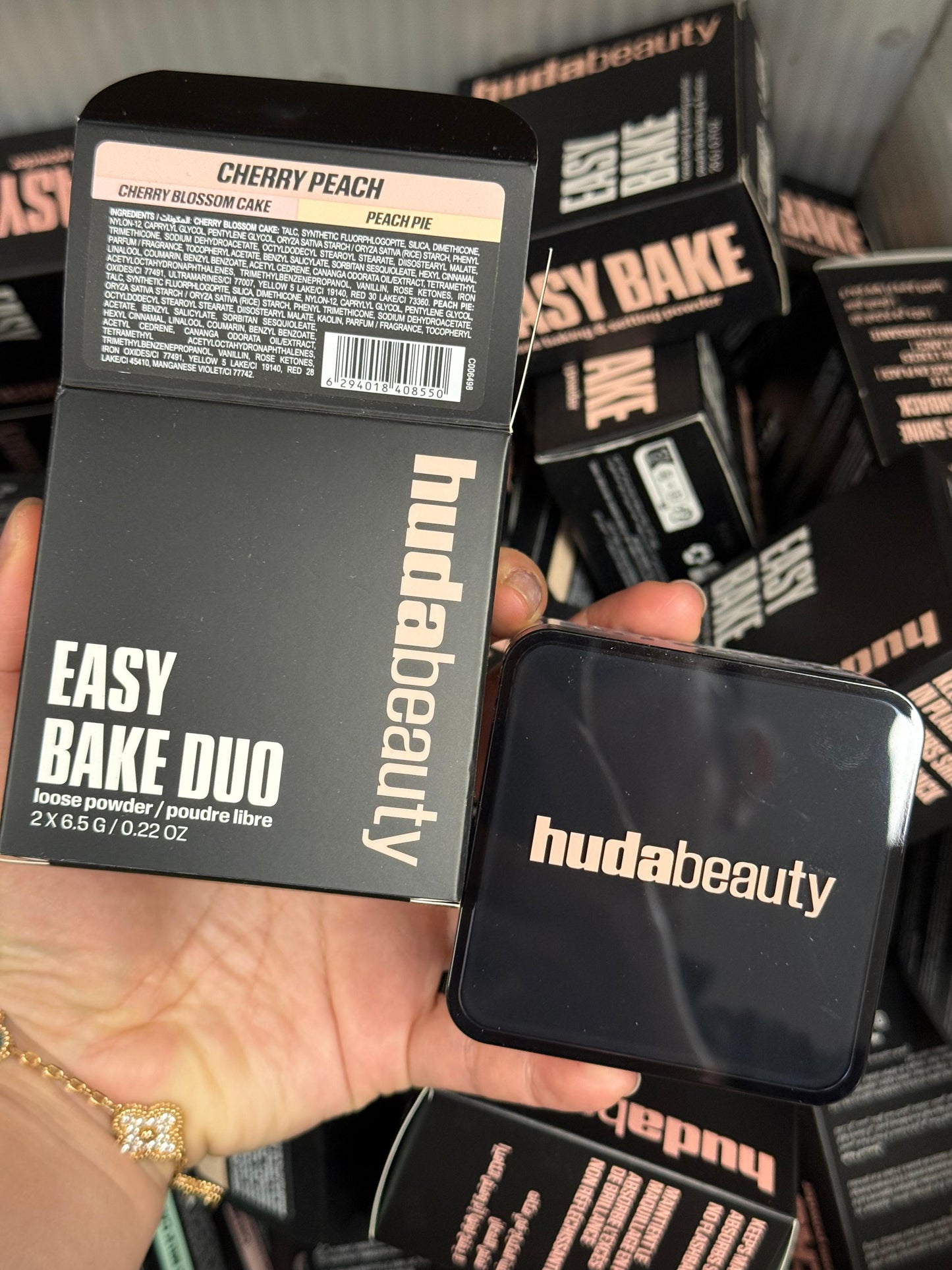 HUDA BEAUTY Easy Bake Blurring Loose Baking & Setting