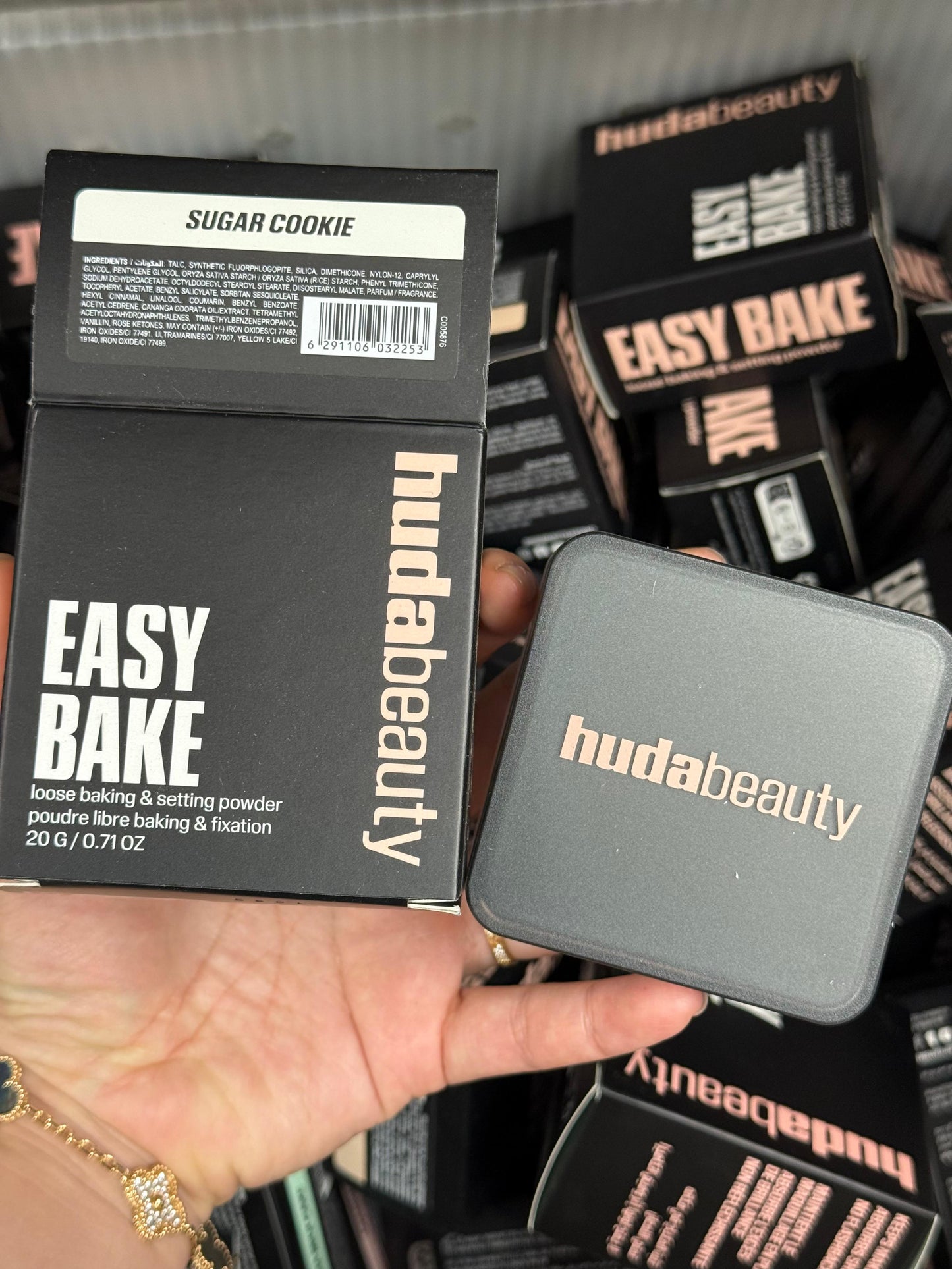 HUDA BEAUTY Easy Bake Blurring Loose Baking & Setting