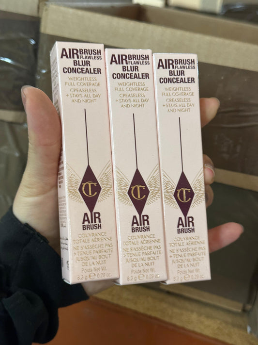 Charlotte Tilbury 
Airbrush Flawless Crease-Proof Long-Wear Blur Concealer with Hyaluronic Acid